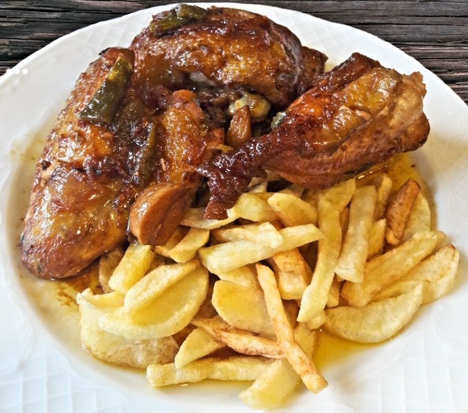 Pollo Guisado Casa Polín
